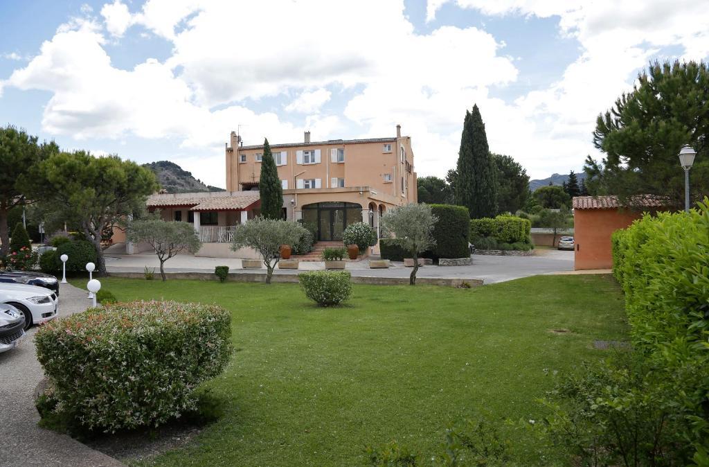 Logis Hotel & Restaurant L'Etape Bouc Bel Air - Gardanne 객실 사진